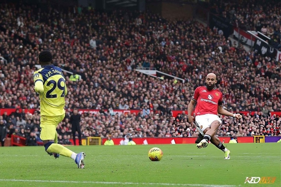 Mbeumo mở tỷ số trận đấu từ một tình huống phối hợp phạt góc | Keolive