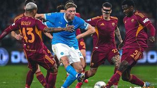 Tài năng trẻ Santos ghi bàn phút 82, Napoli thoát thua trước Roma