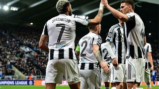 Newcastle thẳng tiến vào vòng knock-out Champions League