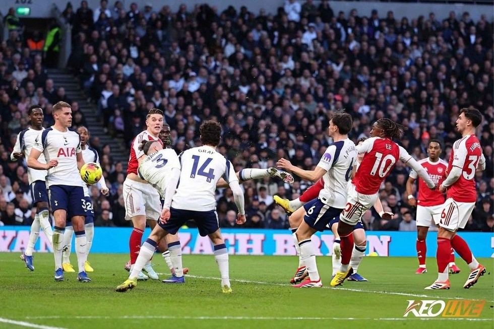 Eze mở điểm cho Arsenal với pha bóng đầy kỹ thuật | Keolive