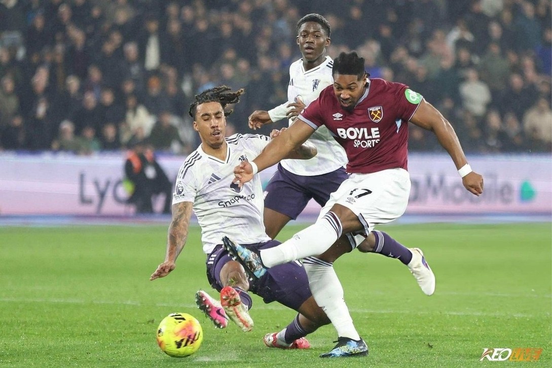 Hiệp 1 diễn ra không có nhiều điểm nhấn | Keolive