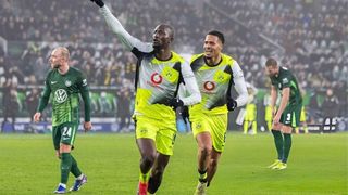 Guirassy tiếp tục ghi bàn, Dortmund kiên trì bám đuổi Bayern