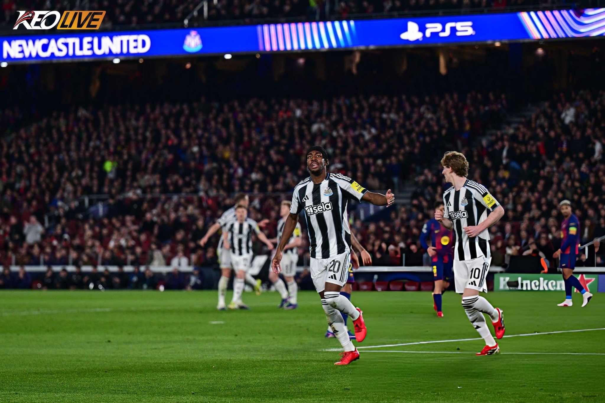 Cú đúp của Elanga là lần thứ 3 một cầu thủ Thụy Điển ghi 2 bàn vào lưới Barcelona | Keolive