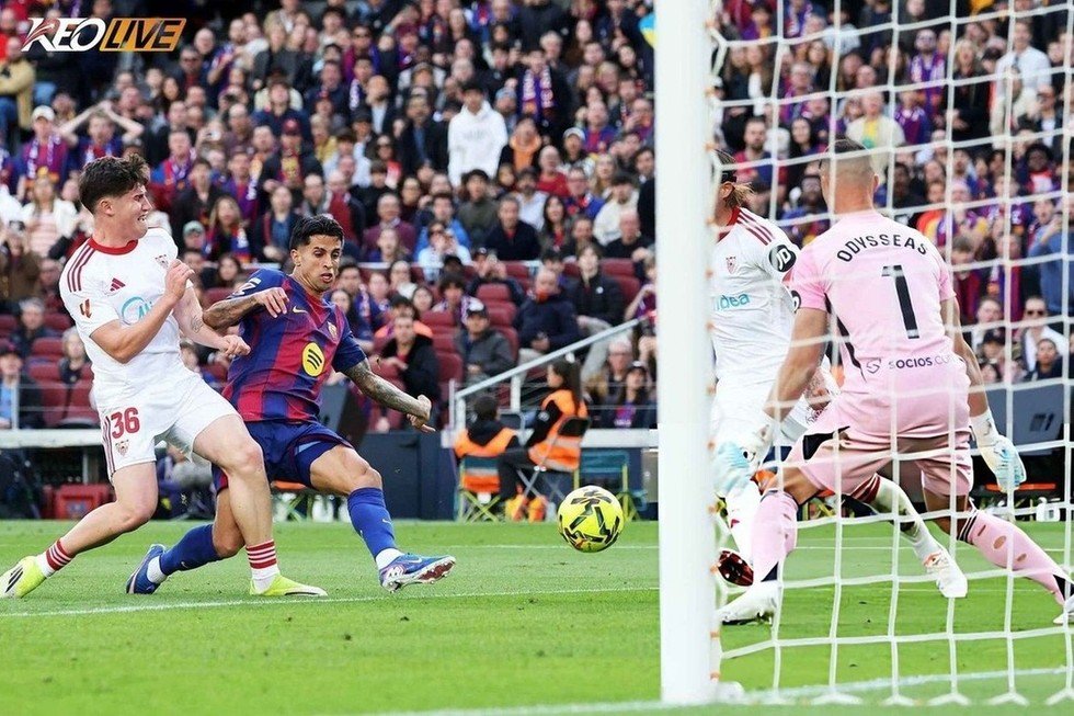 Cancelo mở tài khoản trong lần tái ngộ với Barca | Keolive