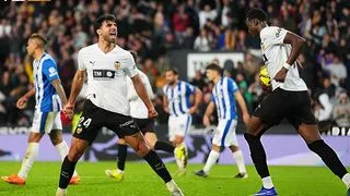 Hình ảnh cho bài Ghi bàn phút 90+9, Valencia vượt qua Deportivo trong trận cầu kịch tính
