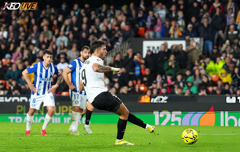 Bàn thắng trên chấm 11m của Duro đem về 3 điểm trọn vẹn cho Valencia | Keolive