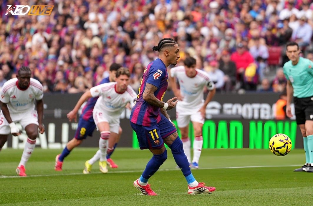 Cú đúp trên chấm 11m của Raphinha | Keolive