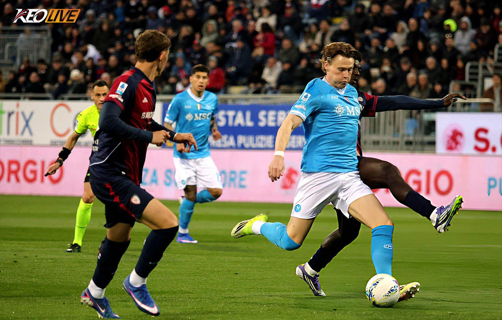 Hai cú dứt điểm liên tiếp của McTominay đem về bàn mở tỷ số | Keolive