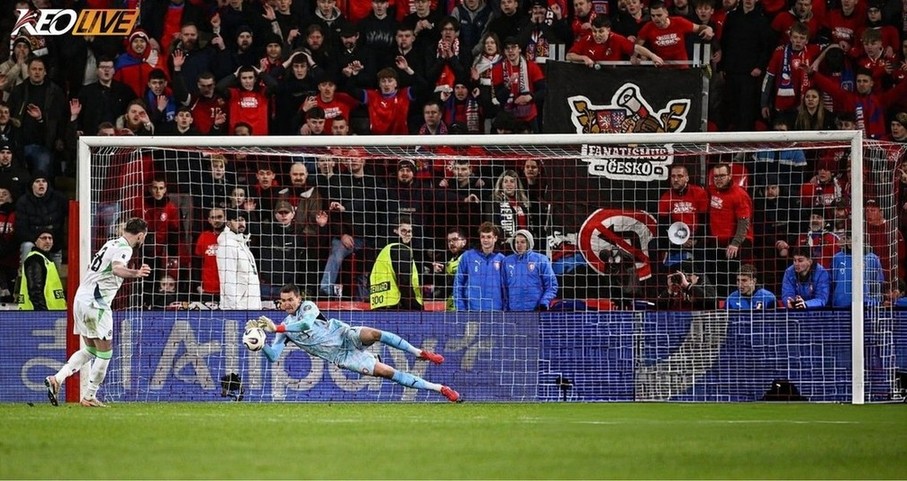 Kovar cản phá thành công 2 cú sút liên tiếp | Keolive