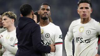 The Blues khủng hoảng toàn diện, Rosenior khó giữ ghế HLV