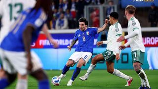 Tonali tỏa sáng, Azzurri tiến gần tấm vé dự World Cup