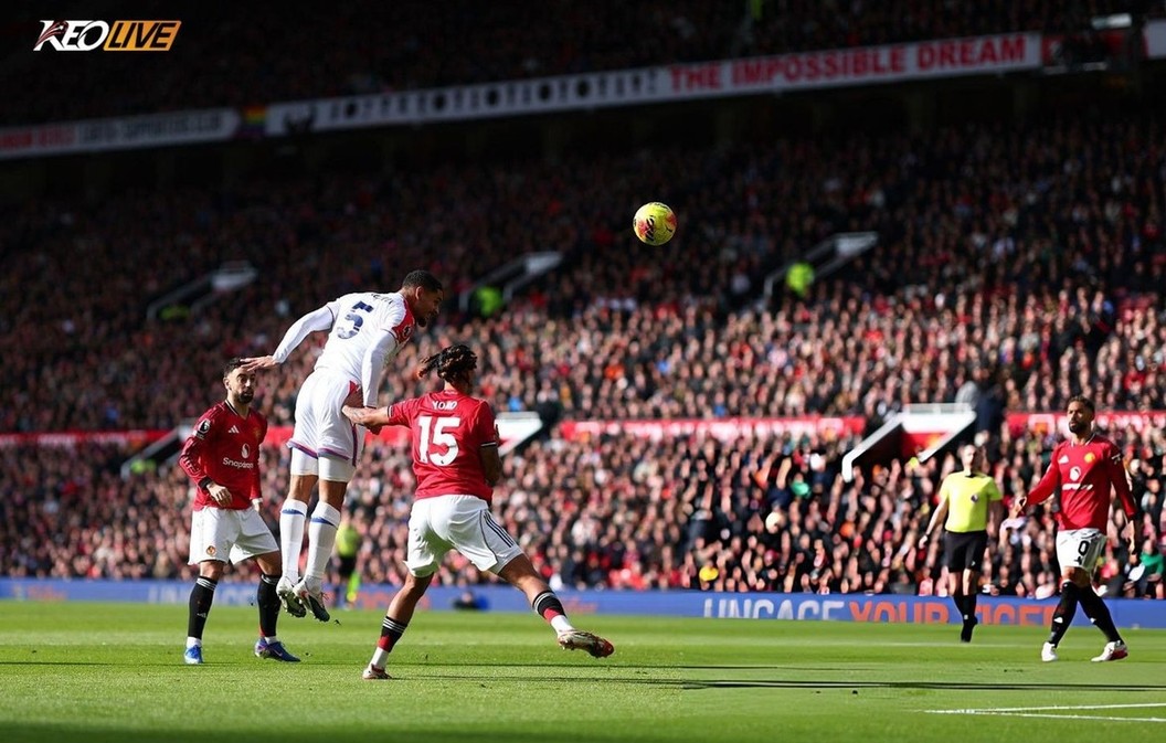 Lacroix trừng phạt sai lầm trong phòng ngự của MU | Keolive