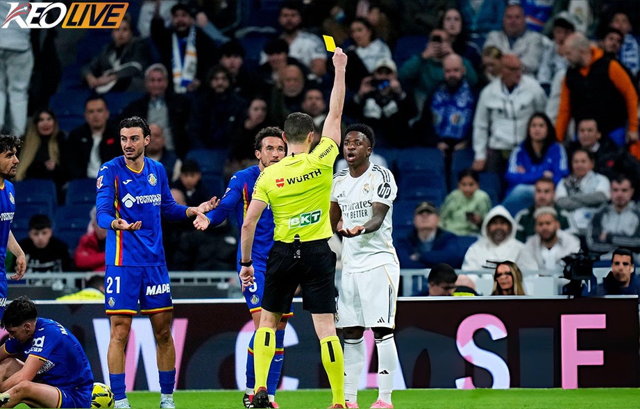 Trận đấu kết thúc với việc cả hai đội đều chỉ còn 10 người | Keolive