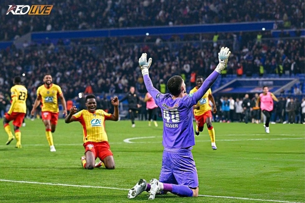 Pha cản phá của Risser đem về tấm vé vào bán kết cho Lens | Keolive