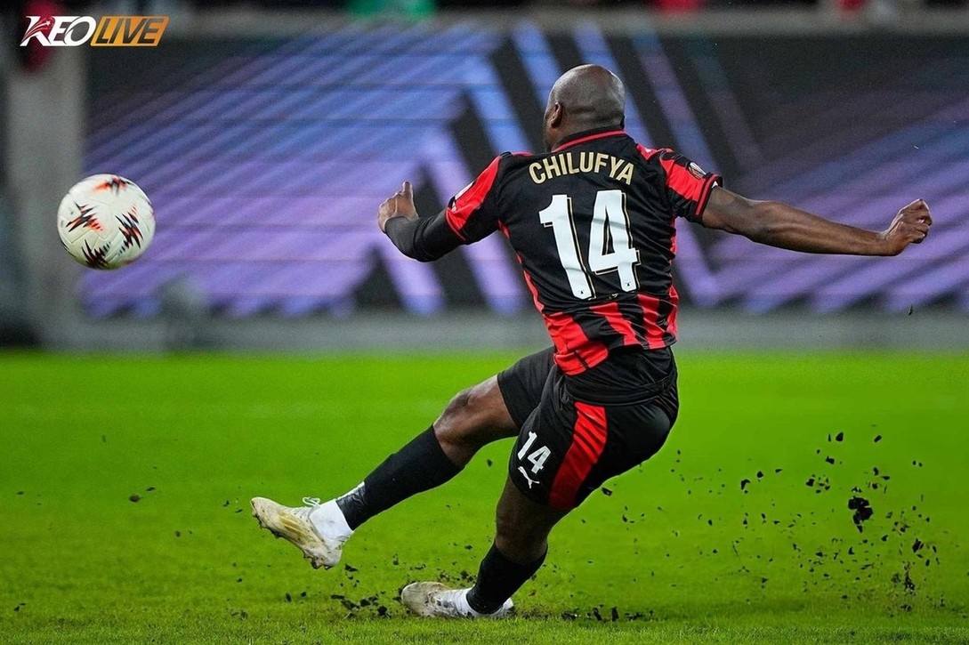 Khoảnh khắc Chilufya trượt chân đá bay luôn hy vọng của đội nhà | Keolive