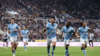 Marmoush lập cú đúp, Man City ngược dòng hạ Newcastle vào tứ kết FA Cup