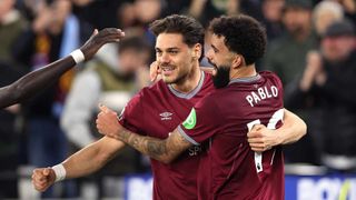 Cựu "Pháo thủ" ghi bàn, Man City tiếp tục sẩy chân chặng nước rút