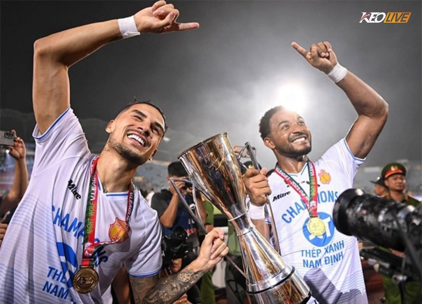 xuan son & hoang hen | Keolive