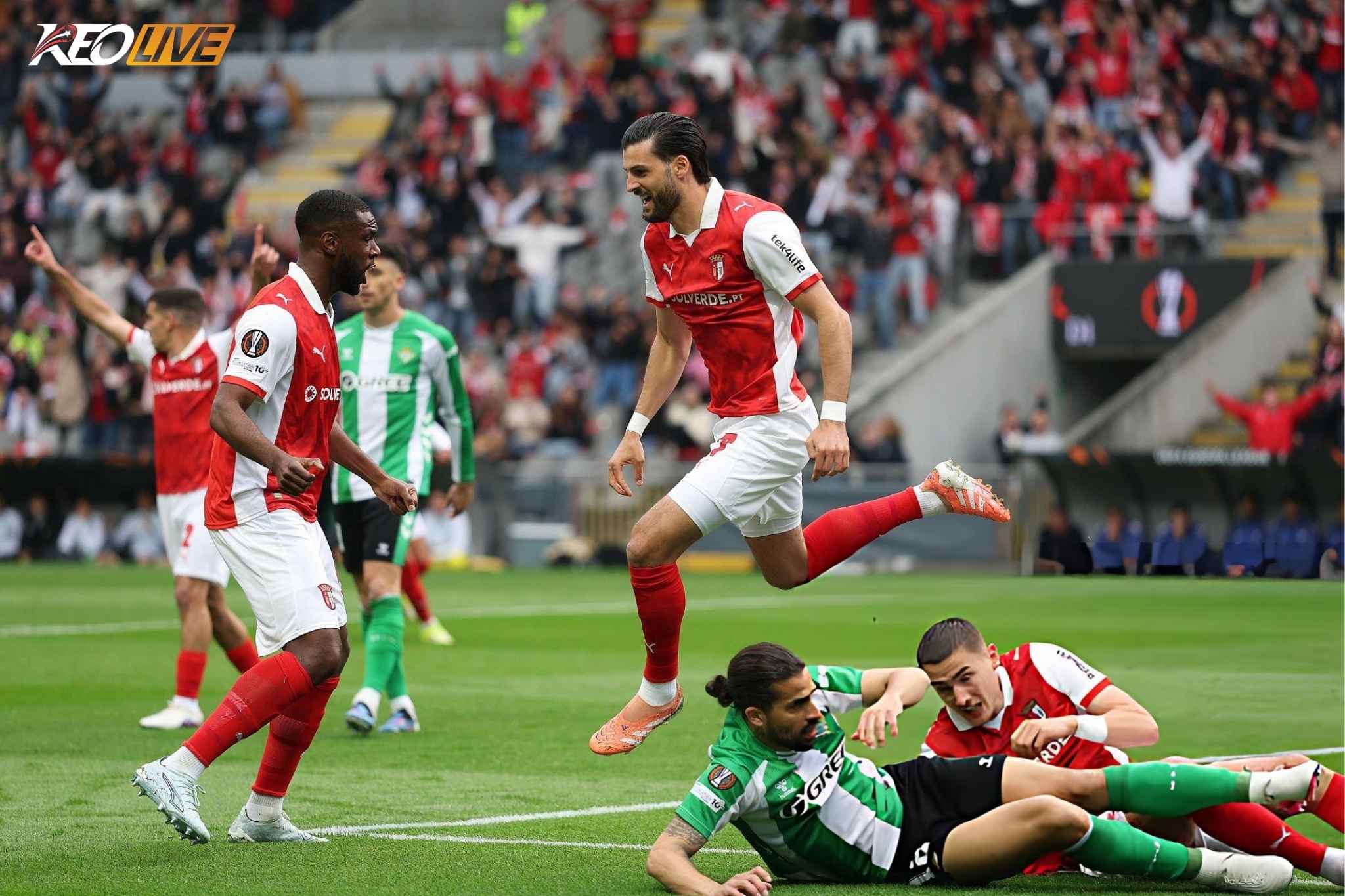 Pha đánh gót ngẫu hứng đem về bàn mở tỉ số của Grillitsch | Keolive