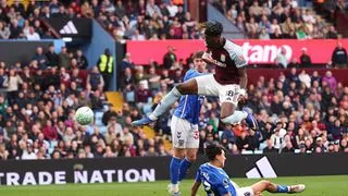 Hình ảnh cho bài Abraham ghi dấu ấn trong trận cầu điên rồ 7 bàn thắng tại Villa Park