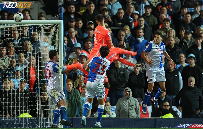 Cú đánh đầu của Thomas chấm dứt sự chờ đợi kéo dài 25 năm của Coventry | Keolive