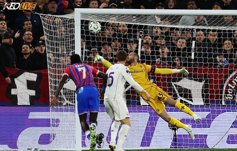 Ismaila Sarr ấn định tỉ số 3-0 cho Đại bàng | Keolive