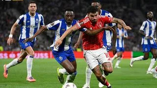 Hình ảnh cho bài Bàn phản lưới “khó tin” giữ hy vọng cho Nottingham Forest ngay tại Dragao