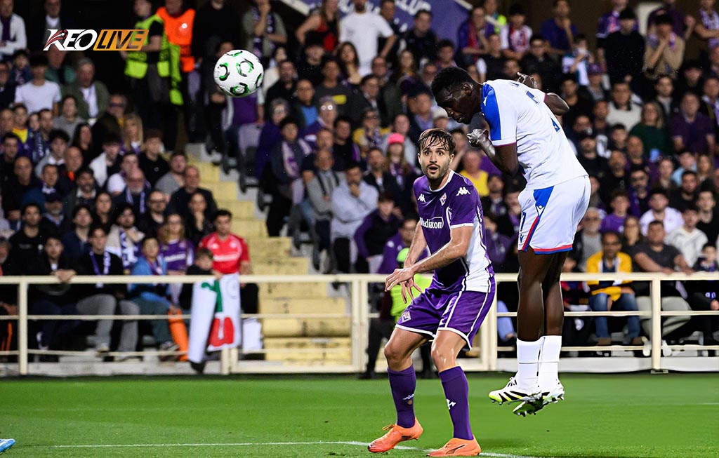 Cú đánh đầu không thể cản phá của Sarr | Keolive