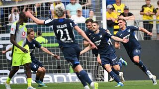 Thua trận trên sân Hoffenheim, Dortmund "dâng" chức vô địch cho Bayern 