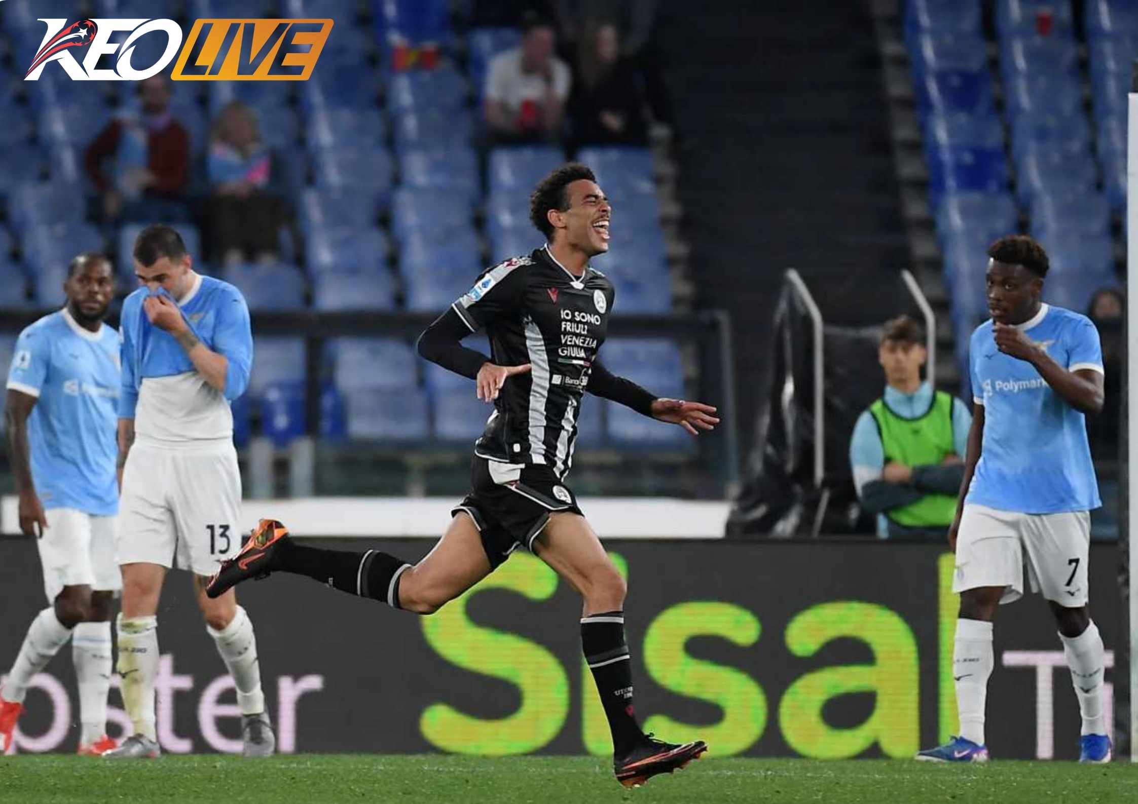 Atta không chỉ mạnh mẽ ở giữa sân mà còn hiệu quả khi được chơi nhô cao | Keolive