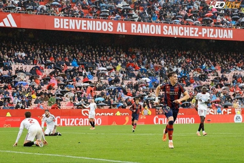 Pha chuyền bóng không thể không ghi bàn của Arriaga cho Martinez | Keolive