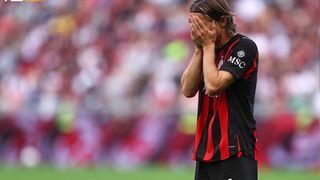 AC Milan thua sốc Udinese, chính thức "buông súng" trong cuộc đua Scudetto