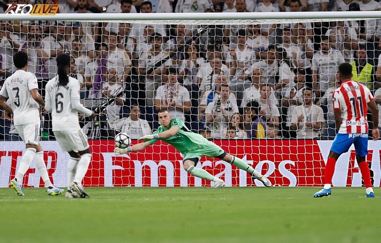 Cú sút sấm sét của Lemar khiến Lunin phải làm nền cho siêu phẩm | Keolive