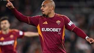 Malen bùng nổ hat-trick, Roma áp đảo Pisa trên sân Olimpico