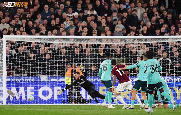 Cú đúp đầu tiên của Castellanos kể từ khi chuyển đến sân London | Keolive