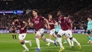 West Ham đại thắng Wolves, đẩy Tottenham vào nhóm xuống hạng