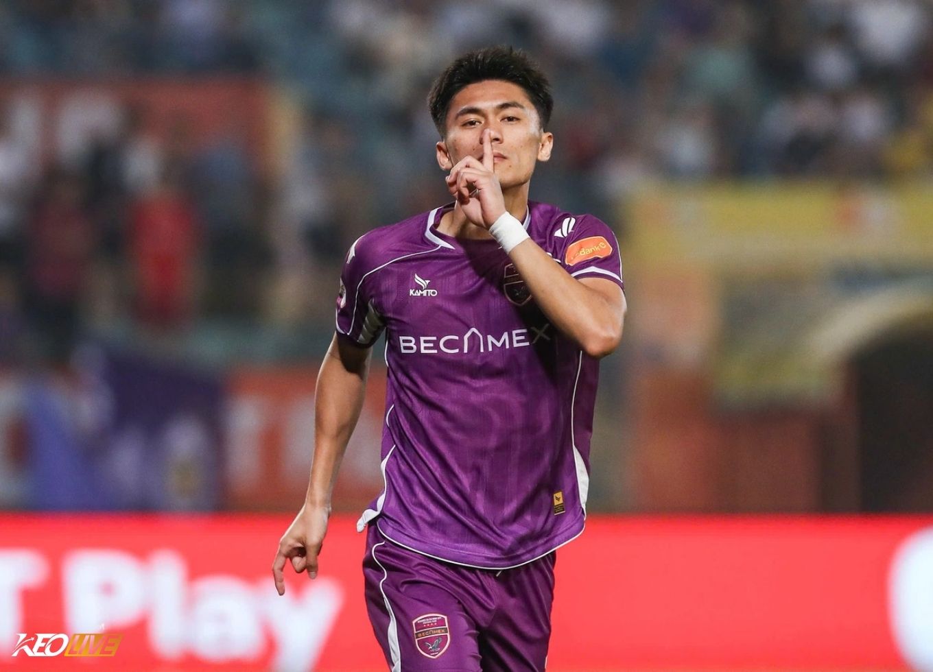 Việt Cường đã lập công ghi ngay cho Becamex khi vừa bắt đầu trận đấu | Keolive