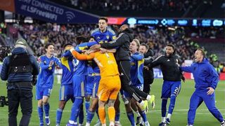 Leeds thắng nghẹt thở West Ham trên loạt luân lưu, vào bán kết FA Cup sau 39 năm