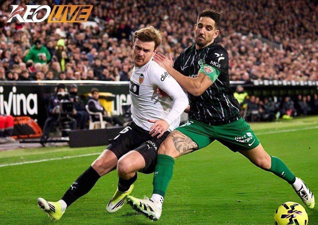 Ở lượt đi mùa này giữa hai đội kết thúc với tỷ số hòa 1-1 | Keolive