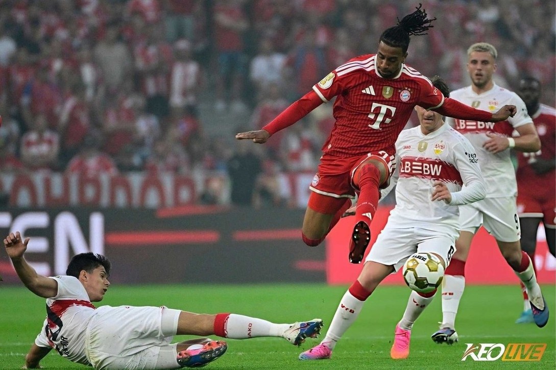 Stuttgart thi đấu sòng phẳng với Bayern trong hiệp 1 | Keolive