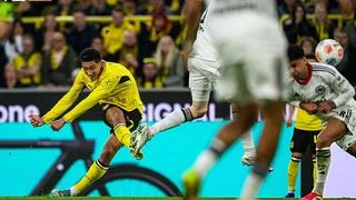 Hình ảnh cho bài Ra mắt áo mới, Dortmund có trận thắng kịch tính trước Frankfurt