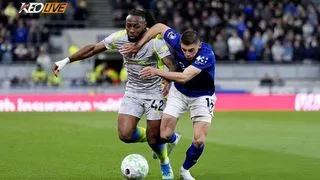 Hình ảnh cho bài Thoát thua phút bù giờ, Man City mất quyền tự quyết tới ngôi vương