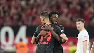 Hình ảnh cho bài Schick lập hat-trick, Leverkusen vươn lên vị trí top 4 Bundesliga