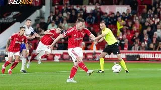 Hình ảnh cho bài Chris Wood ghi bàn trên chấm 11m Forest thắng tối thiếu trước Aston Villa