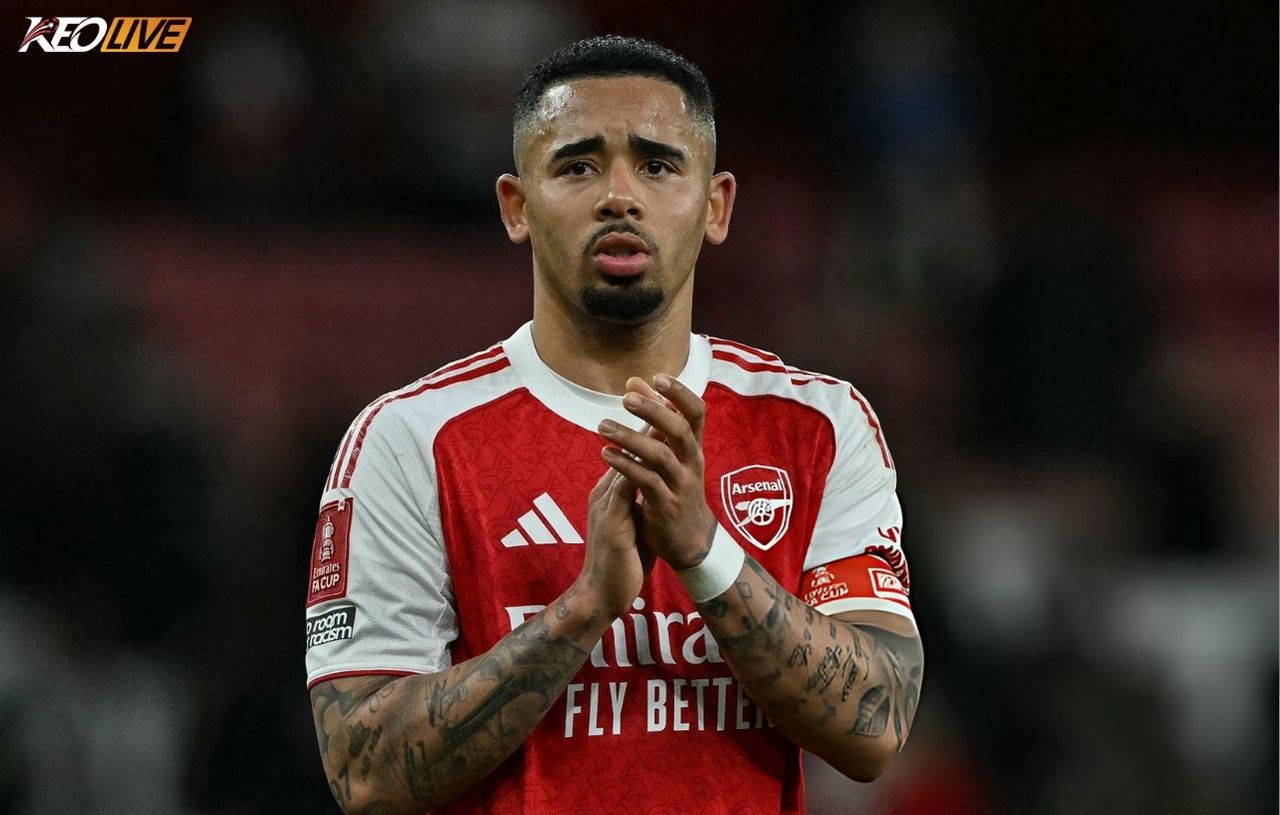 Gabriel Jesus mất kiểm soát với cú đấm thẳng mặt Pubill | Keolive