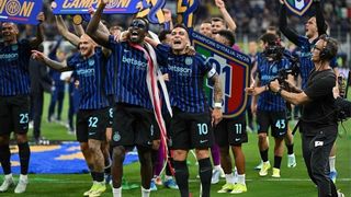 Nhẹ nhàng vượt qua Parma, Nerazzurri đăng quang Scudetto lần thứ 21