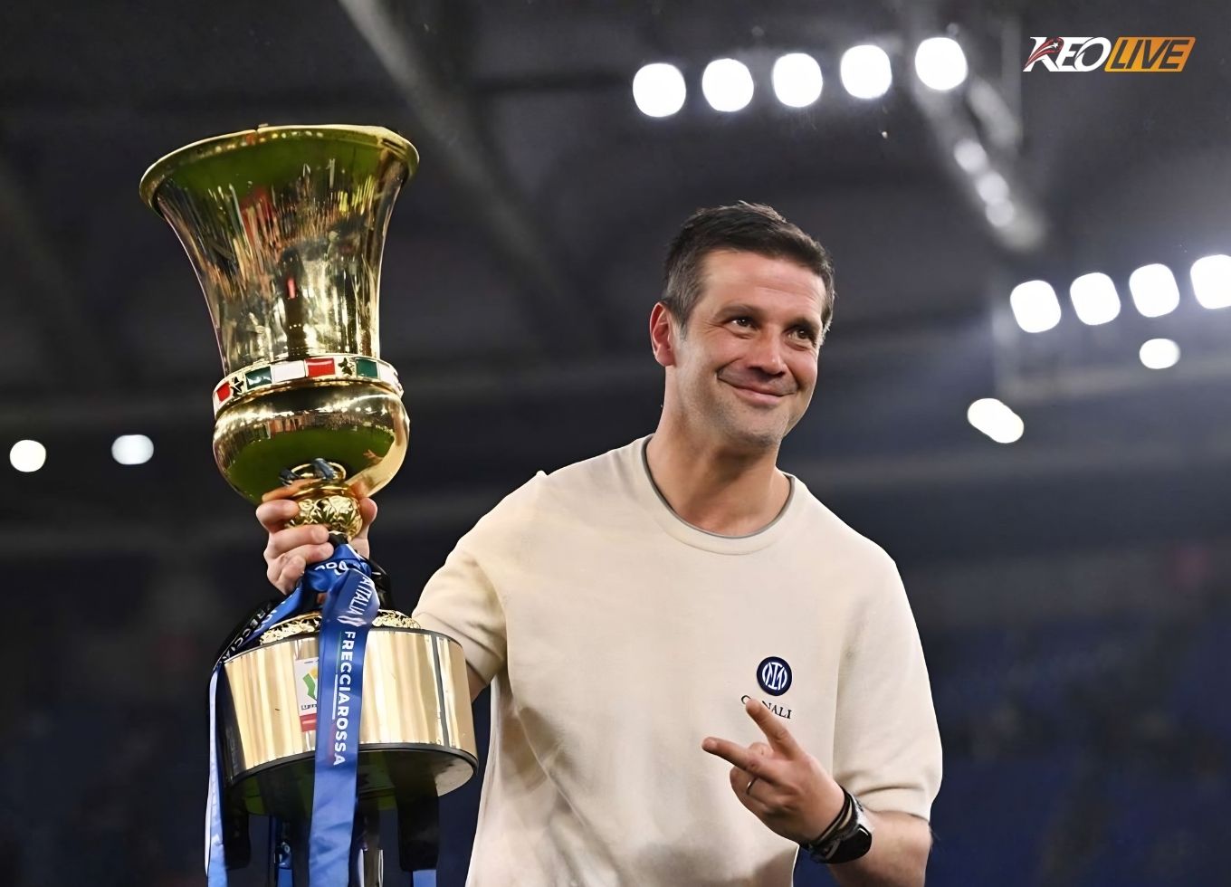 HLV Cristian Chivu ăn mừng chiến thắng cùng Inter Milan | Keolive