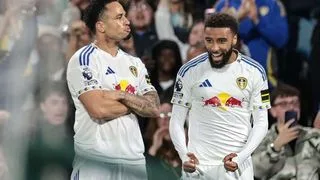 Hình ảnh cho bài Đánh bại Burnley, Leeds 99% trụ hạng thành công