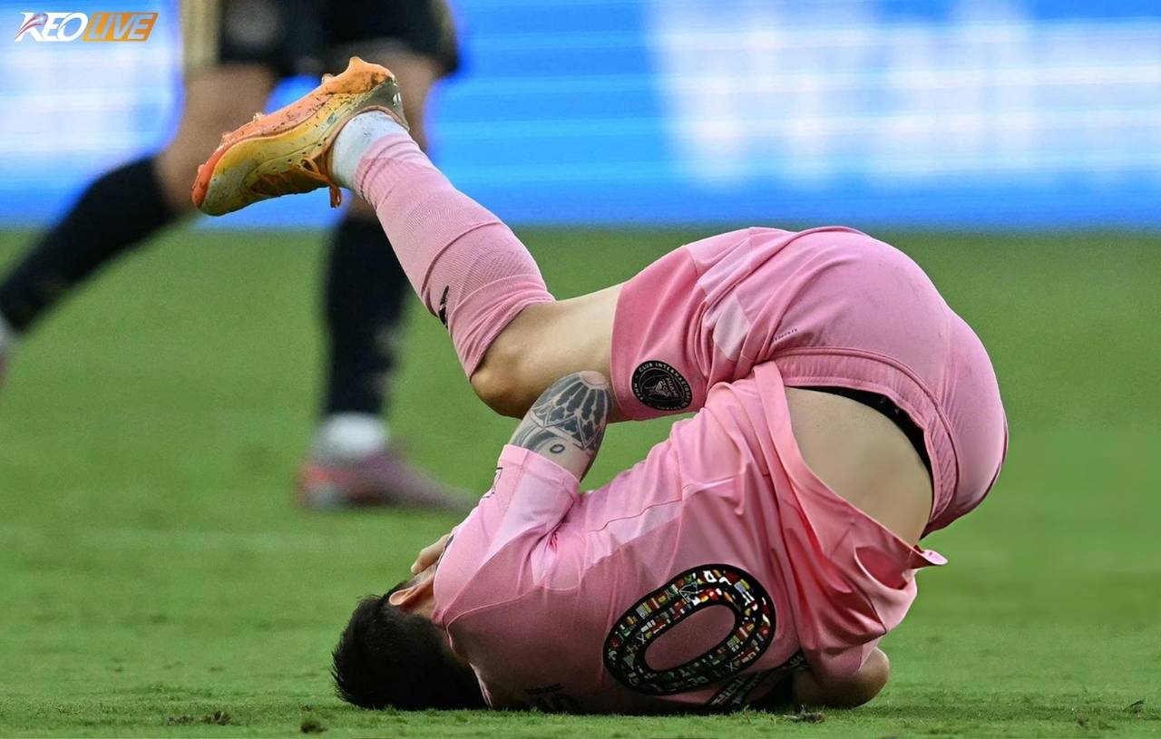 Messi đã có một pha trượt ngã đầy nguy hiểm khiến không ít fan hâm mộ thót tim | Keolive
