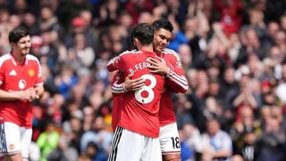 Fernandes đi vào lịch sử Premier League, Casemiro chia tay Old Trafford